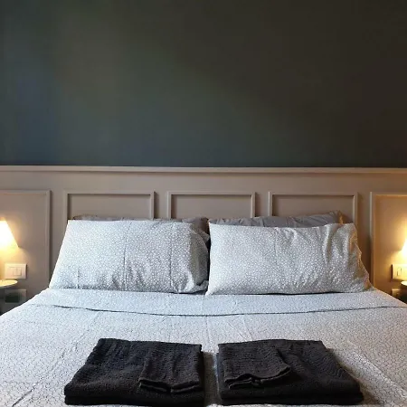 게스트하우스 Room222 - Stylish Old Town - 5' Station To Cinque Terre 라스페치아