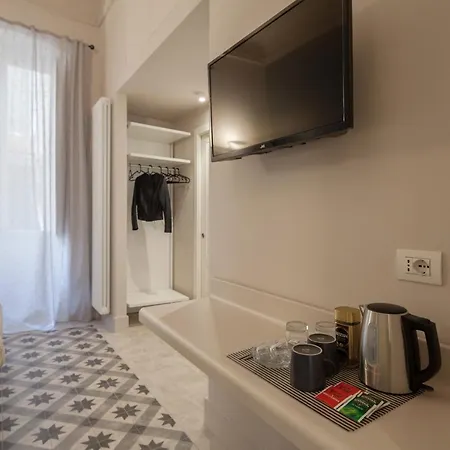 게스트하우스 Room222 - Stylish Old Town - 5' Station To Cinque Terre 라스페치아