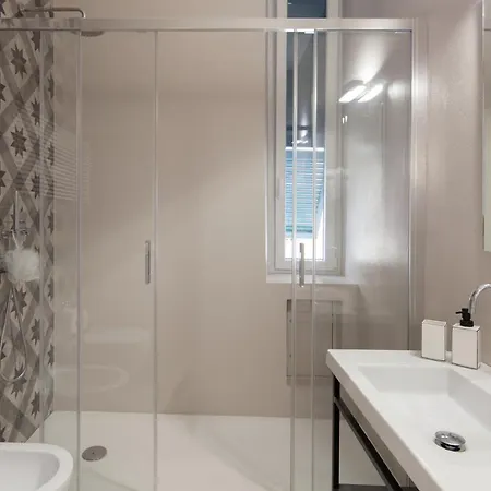 Room222 - Stylish Old Town - 5' Station To Cinque Terre * 斯培西亚