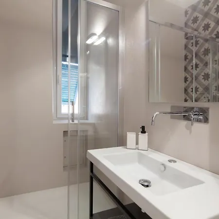 Room222 - Stylish Old Town - 5' Station To Cinque Terre 3* La Spezia