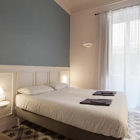 Room222 - Stylish Old Town - 5' Station To Cinque Terre 3* La Spezia