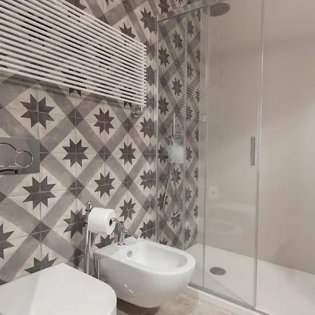 Room222 - Stylish Old Town - 5' Station To Cinque Terre Pensjonat